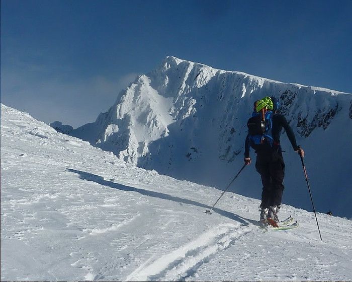 Espectaculares montañas en los Alpes de Lyngen nos acompañan en nuestras ascensiones.